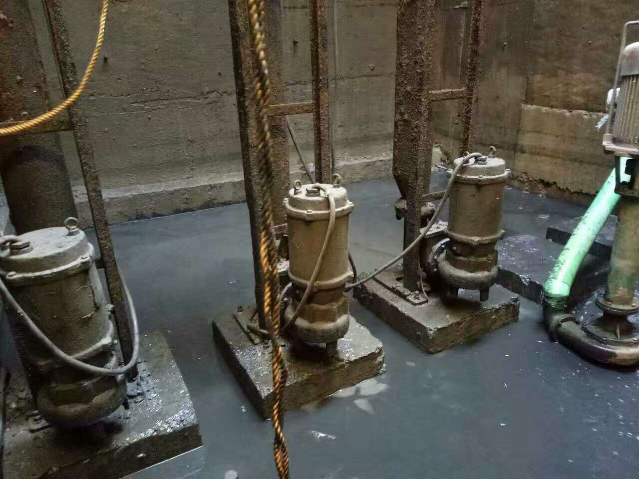 佛坪污水池清理