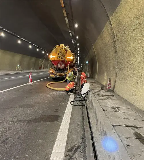 佛坪隧道排水渠清淤